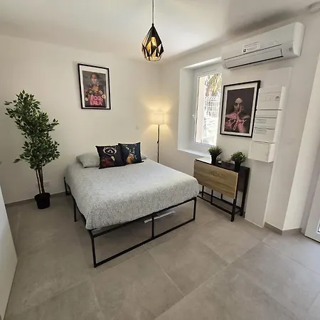 Gregbnb - 17m2 - Terrasse - Clim - Ouest - 5 דירה *